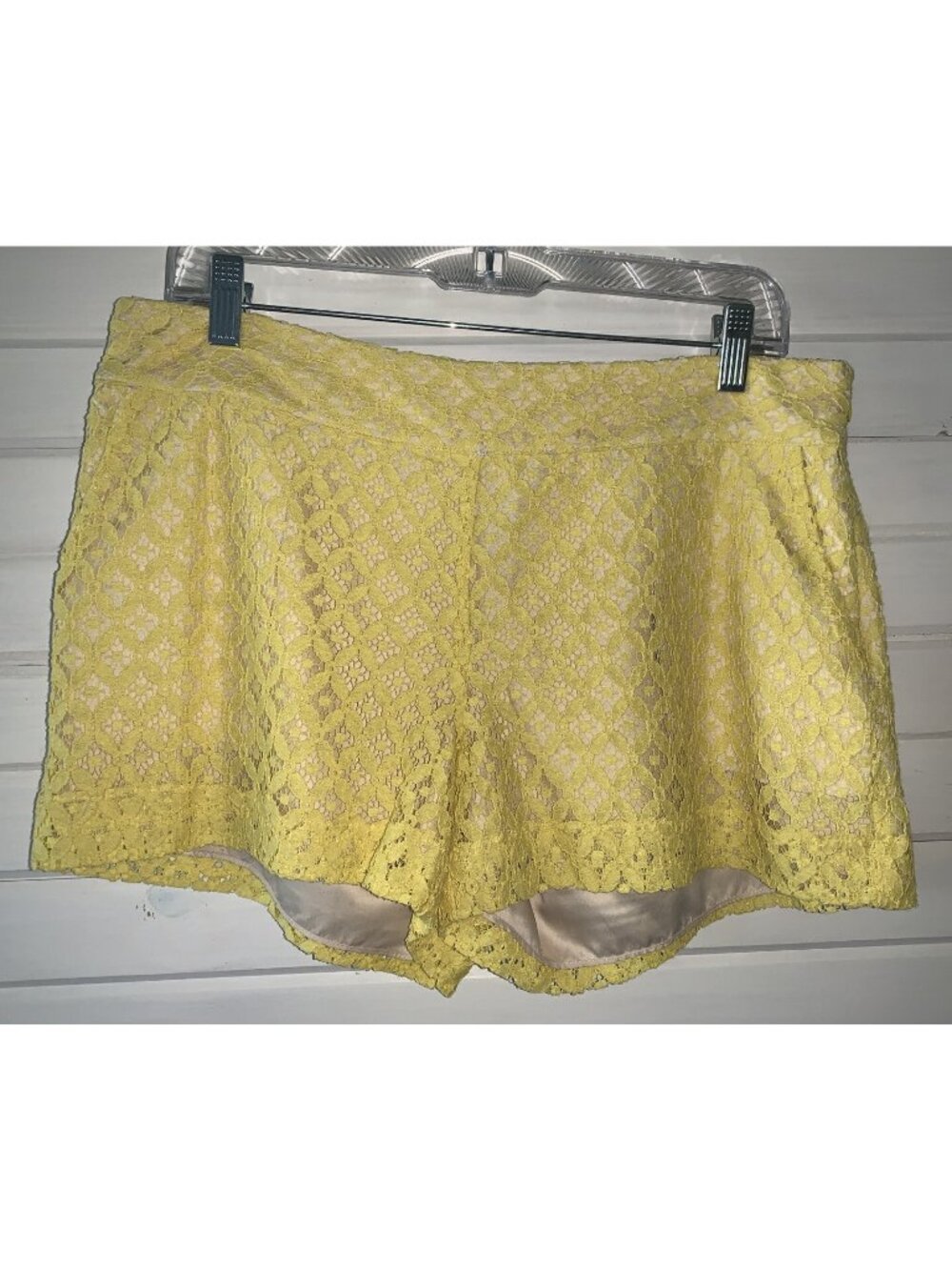 NWT Kensie Sz 10 Sunglow Yellow Lace Overlay Shorts Front Pockets Lined MSRP $59
